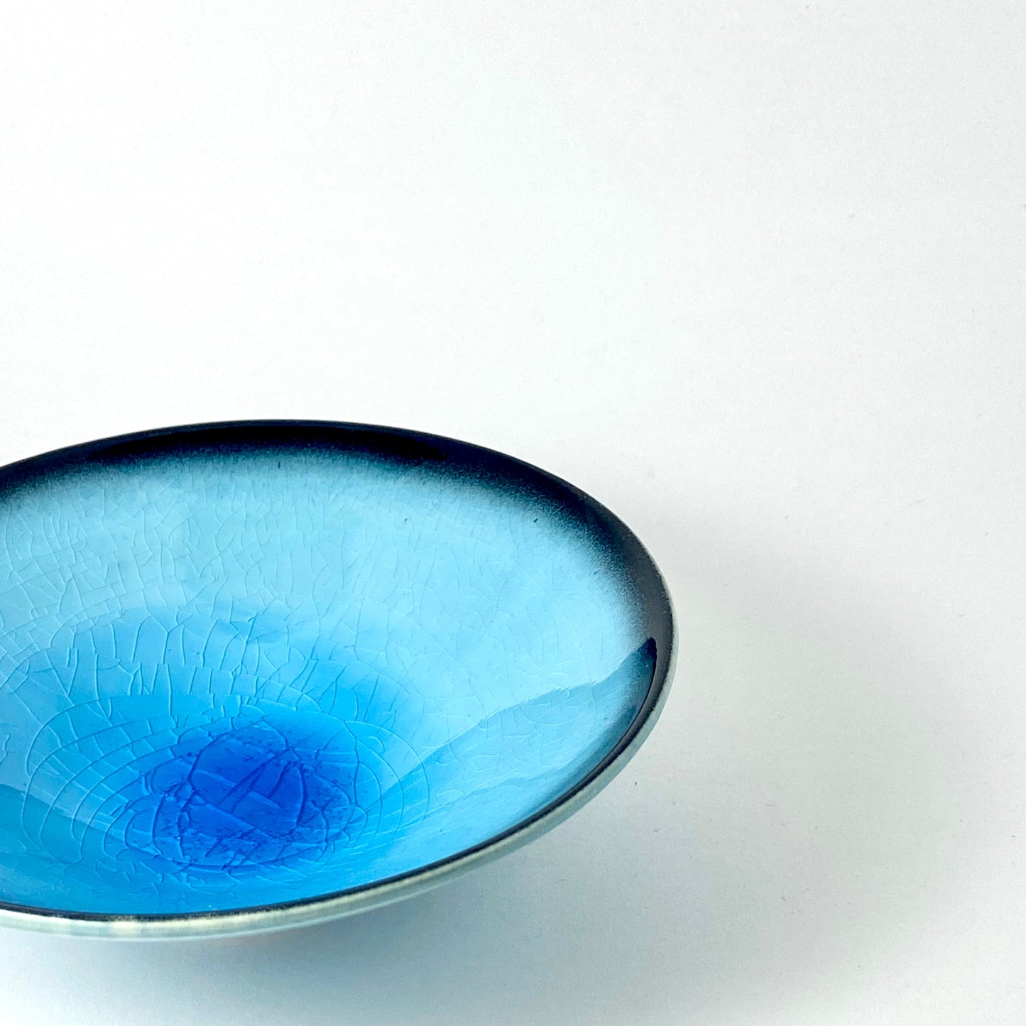 Giyaman Shallow Bowl